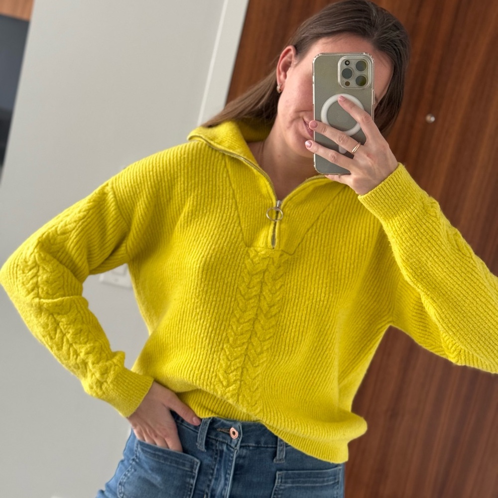 Sweater with zipper